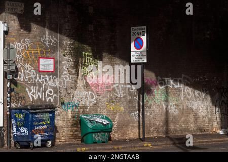 Mur de briques lourd, Alaska Street, Londres, Royaume-Uni. 16 octobre 2022 Banque D'Images