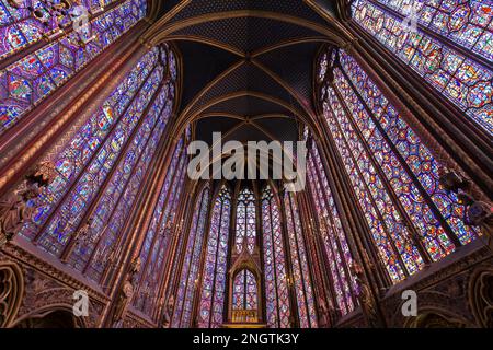Paris, France - 2022, 31 août : vue intérieure de la Sainte-Chapelle Banque D'Images