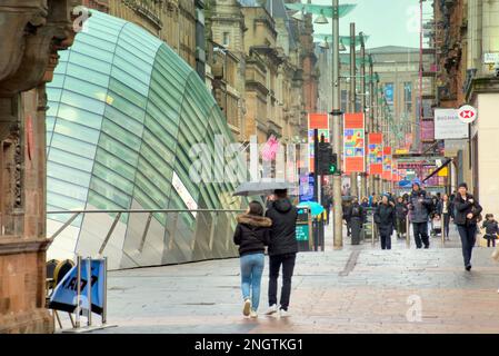 Glasgow, Écosse, Royaume-Uni 19th février 2023. Shopping sur Buchanan Street, le style Mile of Scotland reflétant la dystopie au cœur de la ville. Crédit Gerard Ferry/Alay Live News Banque D'Images