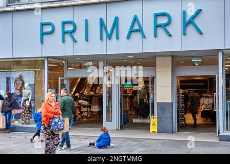 Le magasin Primark à Chapel Street, Southport, Merseyside, Angleterre. Banque D'Images