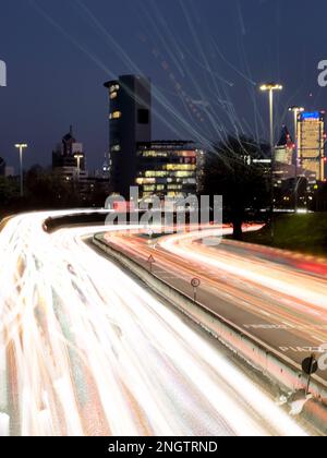 Une image fantastique de l'autoroute de Milan au coucher du soleil Banque D'Images