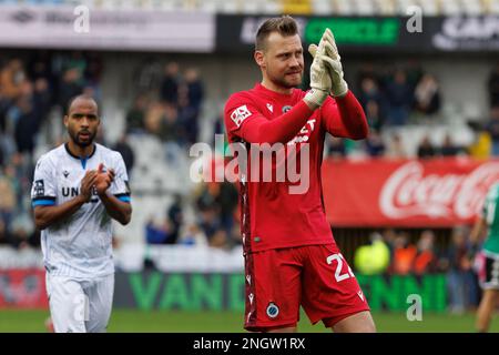 Simon Mignolet, gardien de but du club, semble abattu après un match de football entre le cercle Brugge et le Club Brugge, dimanche 19 février 2023 à Brugge, le 26 jour de la première division du championnat belge « Jupiler Pro League » 2022-2023. BELGA PHOTO KURT DESPLENTER Banque D'Images