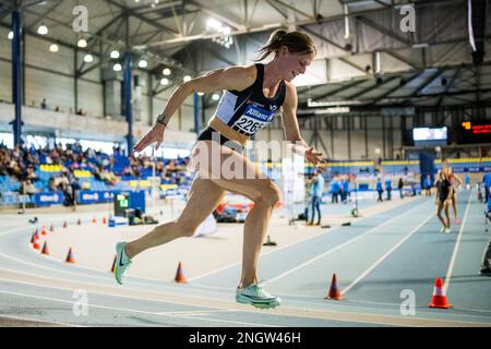 L'athlète belge Imke Vervaet en action lors de la course féminine 200m, aux championnats d'athlétisme en salle de Belgique, dimanche 19 février 2023, à Gand. BELGA PHOTO JASPER JACOBS Banque D'Images