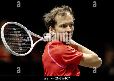 ROTTERDAM - Daniil Medvedev (RUS) en action contre Jannik sinner (ITA) le dernier jour du tournoi de tennis ABN AMRO Open à Ahoy. AP SANDER KING Banque D'Images