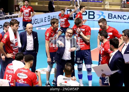 Taranto, Italie. 18th févr. 2023. Délai PRISMA Taranto dépassé. Pendant Gioiella Prisma Taranto vs Emma Villas Aubay Siena, Volleyball Italien Serie A Men SuperLeague Championship à Taranto, Italie, 18 février 2023 Credit: Independent photo Agency/Alay Live News Banque D'Images