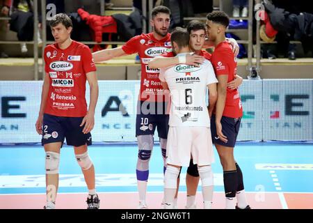 Taranto, Italie. 18th févr. 2023. Exultation PRISMA Taranto. Pendant Gioiella Prisma Taranto vs Emma Villas Aubay Siena, Volleyball Italien Serie A Men SuperLeague Championship à Taranto, Italie, 18 février 2023 Credit: Independent photo Agency/Alay Live News Banque D'Images