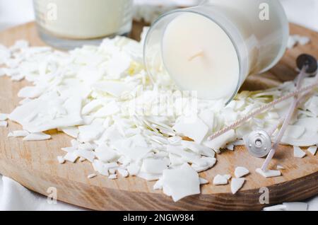 Bougies de soja et cire de soja, bougies parfumées naturelles faites à la main dans des verres Banque D'Images