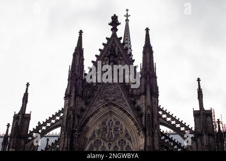 Koln, Allemagne: Cathédrale de Cologne - un chef-d'œuvre de l'architecture gothique et un symbole du riche patrimoine culturel de la ville. Crédit: Sinai Noor/Alamy Banque D'Images