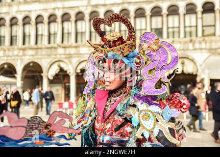 Venise, Italie. 18th févr. 2023. Carnaval de Venise (place Saint-Marc) pendant les masques du Carnaval de Venise 2023, nouvelles à Venise, Italie, 18 février 2023 crédit: Agence de photo indépendante/Alamy Live News Banque D'Images