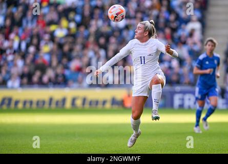 Coventry, Royaume-Uni. 19th févr. 2023. Lauren Hemp (11) d'Angleterre photographié lors d'un match de football féminin entre les équipes nationales de football féminin d'Angleterre, appelées les Lionesses, et l'Italie, appelée l'Azzurre, sur leur deuxième match dans la coupe Arnold Clark 2023, dimanche 19 février 2023 à Coventry, ANGLETERRE . PHOTO SPORTPIX | Credit: David Catry/Alay Live News Banque D'Images