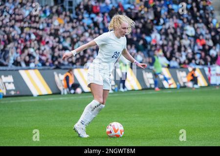 Coventry, Royaume-Uni. 19th févr. 2023. Coventry, Angleterre, 19 février 2023: Katie Robinson (20 Angleterre) sur le ballon pendant le match de football de la coupe Arnold Clark entre l'Angleterre et l'Italie à Coventry Building Society Arena à Coventry, Angleterre (Natalie Mincher/SPP) Credit: SPP Sport Press photo. /Alamy Live News Banque D'Images