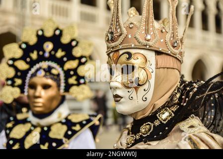 Venise, Italie. 18th févr. 2023. Carnaval de Venise (place Saint-Marc) pendant les masques du Carnaval de Venise 2023, nouvelles à Venise, Italie, 18 février 2023 crédit: Agence de photo indépendante/Alamy Live News Banque D'Images