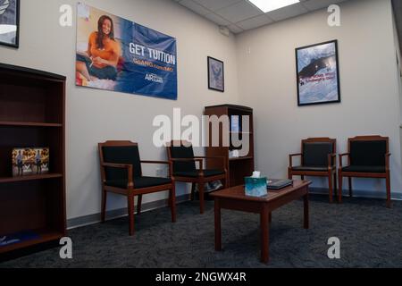 L'intérieur du bureau de recrutement de la Garde nationale aérienne du Missouri attend les candidats potentiels à Springfield, Missouri, le 29 novembre 2022. Le bureau a repris ses activités complètes le 1 octobre 2022, avec un recruteur à temps plein qui peut aider à expliquer les avantages et les possibilités de la Garde nationale aérienne aux recrues potentielles de la région. Banque D'Images