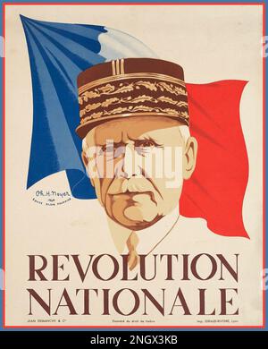 WW2 Vichy France Marshall Petain Poster de propagande affiche de propagande en temps de guerre représentant le buste du dictateur de l'État de marionnette nazi en France, Maréchal Philippe Pétain du soi-disant gouvernement de Vichy, devant le Tricolore, le drapeau national français. Le slogan Révolution nationale dénote le programme idéologique d'extrême droite tenté par le régime collaborationniste après la défaite et l'occupation de la France par l'Allemagne nazie. 1940 Banque D'Images