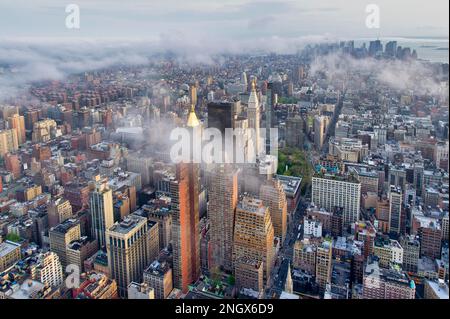 New York. Manhattan. Vue aérienne au crépuscule Banque D'Images