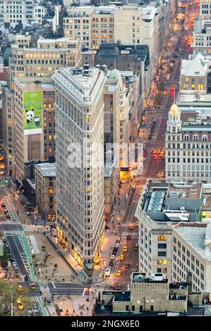 New York. Manhattan. Vue aérienne au crépuscule Banque D'Images