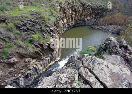 La piscine Hexagon Breichat HaMeshushim, hauteurs du Golan, Israël Banque D'Images