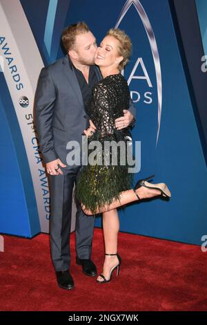 PHOTO DU DOSSIER: Kyle Jacobs Dead at 49 - 08 novembre 2017 - Nashville, Tennessee - Kellie Pickler, Kyle Jacobs. Les CMA Awards 51st, la plus grande soirée de Country Music, ont eu lieu au Music City Centre. (Credit image: © Laura Farr/AdMedia via ZUMA Press Wire) USAGE ÉDITORIAL SEULEMENT! Non destiné À un usage commercial ! Banque D'Images