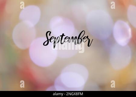 Un arrière-plan flou et coloré avec le nom « Deptember » en anglais écrit dessus. Banque D'Images