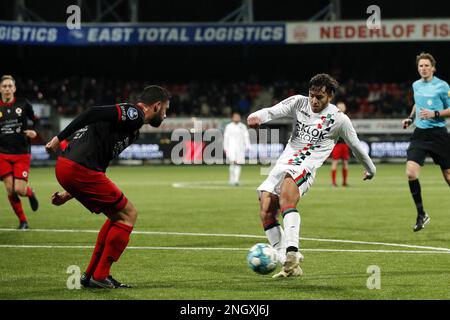 ROTTERDAM - (lr) Sven Nieuwpoort de sbv Excelsior, Souffian El Karouani de NEC Nijmegen a obtenu le score 0-2 lors du match de première ligue néerlandais entre sbv Excelsior et NEC au stade Van Donge & de Roo sur 19 février 2023 à Rotterdam, pays-Bas. ANP BART STOUTJESDYK Banque D'Images