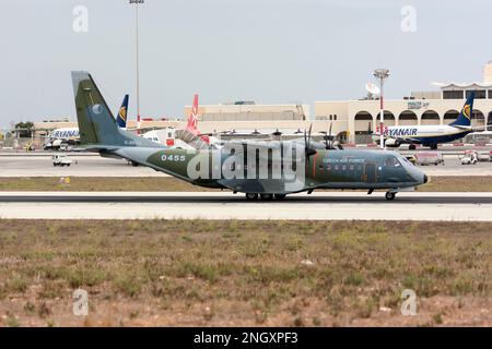 A Czech Republic - Air Force CASA C-295M vient d'atterrir à l'aéroport international de Malte. L'armée de l'air tchèque est la branche aérienne de l'armée de la République tchèque Banque D'Images