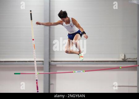 Belgrade, Serbie, le 15 février 2023. Riccardo Klotz, d'Autriche, est en compétition dans le Pole Vault hommes lors de la réunion en salle d'athlétisme de Belgrade 2023 au Banjica Athletic Hall de Belgrade, Serbie. 15 février 2023. Crédit : Nikola Krstic/Alay Banque D'Images