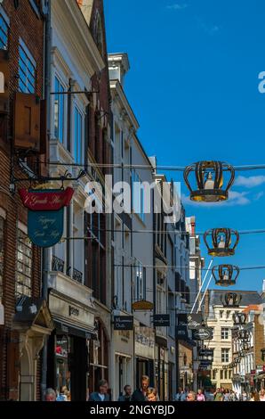 LA HAYE, PAYS-BAS - 26 AOÛT 2013 : scène urbaine, vue sur les rues de la vieille ville de la Haye, pays-Bas Banque D'Images