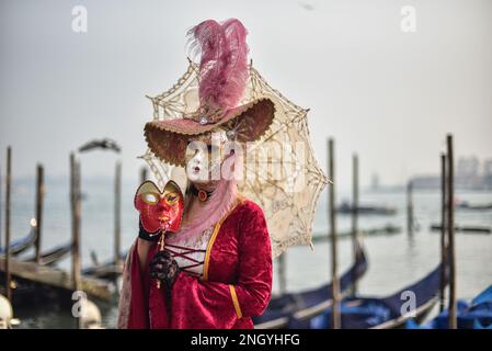 Venise, Italie. 18th févr. 2023. Carnaval de Venise (place Saint-Marc) pendant les masques du Carnaval de Venise 2023, nouvelles à Venise, Italie, 18 février 2023 crédit: Agence de photo indépendante/Alamy Live News Banque D'Images