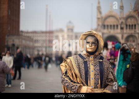 Venise, Italie. 18th févr. 2023. Carnaval de Venise (place Saint-Marc) pendant les masques du Carnaval de Venise 2023, nouvelles à Venise, Italie, 18 février 2023 crédit: Agence de photo indépendante/Alamy Live News Banque D'Images