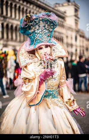 Venise, Italie. 18th févr. 2023. Carnaval de Venise (place Saint-Marc) pendant les masques du Carnaval de Venise 2023, nouvelles à Venise, Italie, 18 février 2023 crédit: Agence de photo indépendante/Alamy Live News Banque D'Images