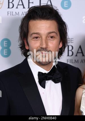 Londres, Royaume-Uni. 19th févr. 2023. 19 février 2023. Londres, Royaume-Uni Diego Luna au EE BAFTA film Awards 2023, Royal Festival Hall, Londres. Crédit : Doug Peters/Alamy Live News Banque D'Images