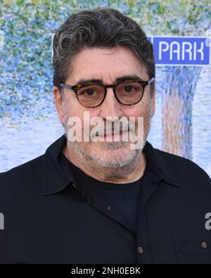 19 février 2023 - Westwood, Californie - Alfred Molina. Soirée d'ouverture pour ''Sunday in the Park with George'' au Pasadena Playhouse. Banque D'Images