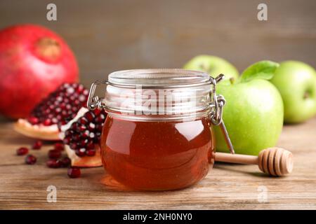 Miel, grenade et pommes sur table en bois. Rosh Hashana vacances Banque D'Images