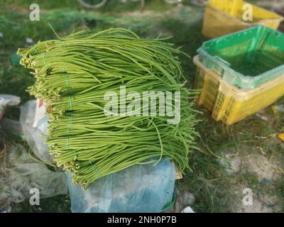 paquet de légumes frais aux asperges vertes Banque D'Images