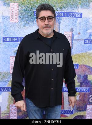 19 février 2023, Pasadena, Calidfornia, États-Unis: Alfred Molina assiste à la nuit d'ouverture pour 'Sunday in the Park with George' (Credit image: © Billy Bennight/ZUMA Press Wire) USAGE ÉDITORIAL SEULEMENT! Non destiné À un usage commercial ! Banque D'Images