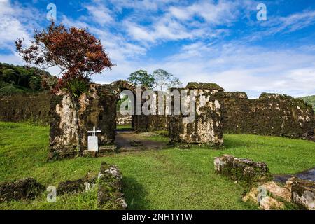 Fort Santiago a été construit au début de 1600s pour protéger la ville de Portobelo, Panama, comme point d'expédition pour le Trésor espagnol. Le port était protégé Banque D'Images