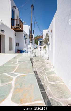 Une ruelle caractéristique dans le village pittoresque de Chora, Folegandros Banque D'Images