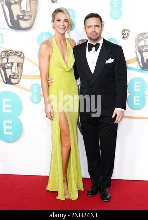 Vogue Williams (à gauche) et Spencer Matthews participant aux British Academy film Awards 76th qui se tiennent au Royal Festival Hall du Southbank Center à Londres. Date de la photo: Dimanche 19 février 2023. Banque D'Images
