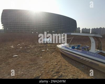 HUAINAN, CHINE - 20 FÉVRIER 2023 - le cadre principal d'un hôtel cinq étoiles inachevé est vu dans la ville de Huai 'an, province d'Anhui, Chine, 20 février 2023. Xi Banque D'Images