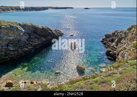 Mer claire sur la côte sauvage de Quiberon Banque D'Images