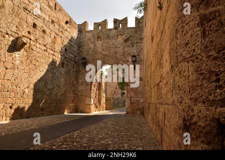 Porte d'entrée de l'ancienne ville médiévale de Rhodes, Grèce Banque D'Images