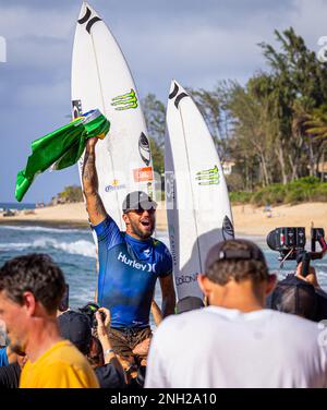Haleiwa, HI, États-Unis. 19th févr. 2023. Filipe Toledo photographié alors qu'il remporte le concours de surf Hurley Pro Sunset Beach 2023 à Sunset Beach à Haleiwa, HI on 19 février 2023. Crédit : Erik Kabak Photographie/Media Punch/Alamy Live News Banque D'Images