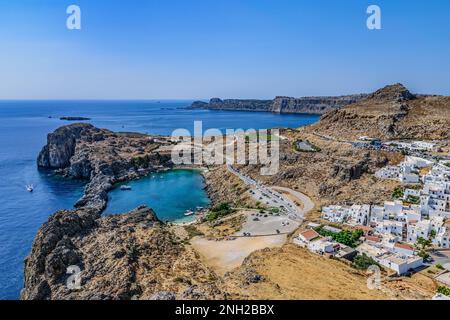 Prog Baie de Paul et village de Lindos vu de l'Acropole, Rhodes Banque D'Images