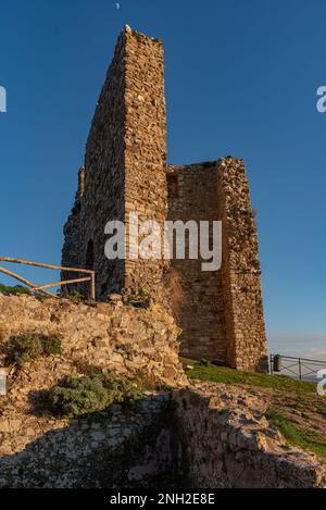 Vue sur les ruines du château de Cefalà Diana, Sicile Banque D'Images