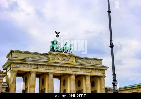 Porte de Brandebourg, place parisienne, Unter den Linden, Berlin, Allemagne. Banque D'Images