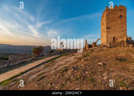 Vue sur les ruines du château de Cefalà Diana, Sicile Banque D'Images