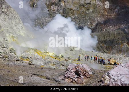 Visite guidée du cratère de Whakaari, volcan de l'île Blanche en Nouvelle-Zélande Banque D'Images