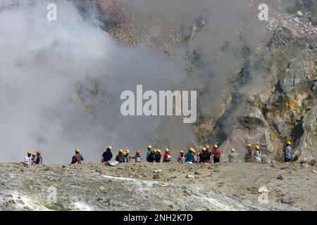 Visite guidée du cratère de Whakaari, volcan de l'île Blanche en Nouvelle-Zélande Banque D'Images