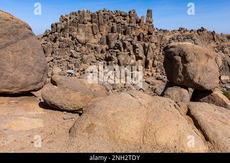 Hiéroglyphes égyptiens anciens. L'île Seheil d'Assouan, la plus connue pour la sculpture de la famine. Assouan. Egipt. Afrique. Banque D'Images