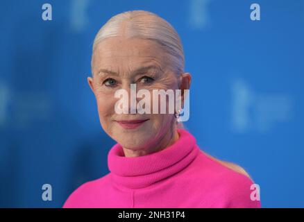 Berlin, Allemagne. 20th févr. 2023. L'actrice britannique Dame Helen Mirren sourit au photocall du film 'Golda' au Grand Hyatt. Le film est projeté dans la section Berlinale Special Gala. Le Festival international du film 73rd aura lieu à Berlin du 16 au 26 février 2023. Credit: Philipp Znidar/dpa/Alamy Live News Banque D'Images